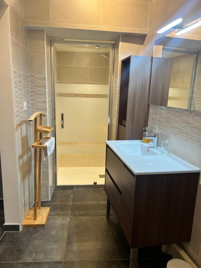 Les Suites Du Colonel Vannes Kültér fotó